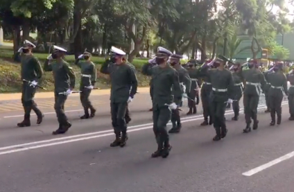 Chávez Vive… la patria sigue: cantan cadetes de la Universidad militar de Venezuela en suelo mexicano