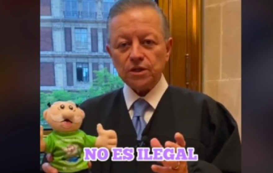 Arturo Zaldívar eleva la polémica por aventar peluches del Doctor Simi: “no es ilegal”, dice