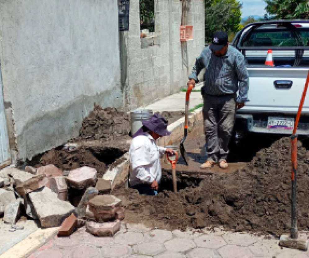 CAPAMH repara fuga de agua en el Barrio de San Lucas