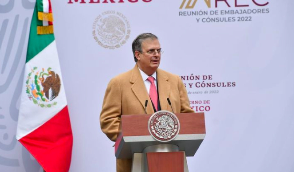 Ebrard pide a embajadores y cónsules mexicanos promocionar la vacuna Patria
