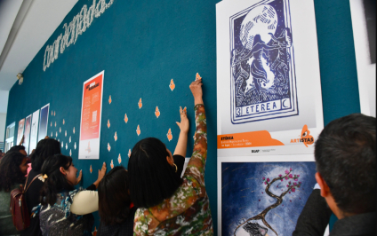 Se inaugura la exposición “Artistas Naranjas” en la Biblioteca Central Universitaria