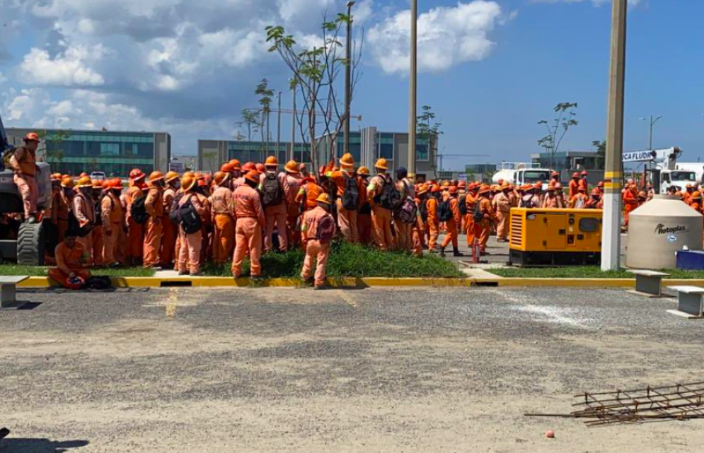 Trabajadores de la construcción en Dos Bocas se van a paro; exigen mejores condiciones laborales