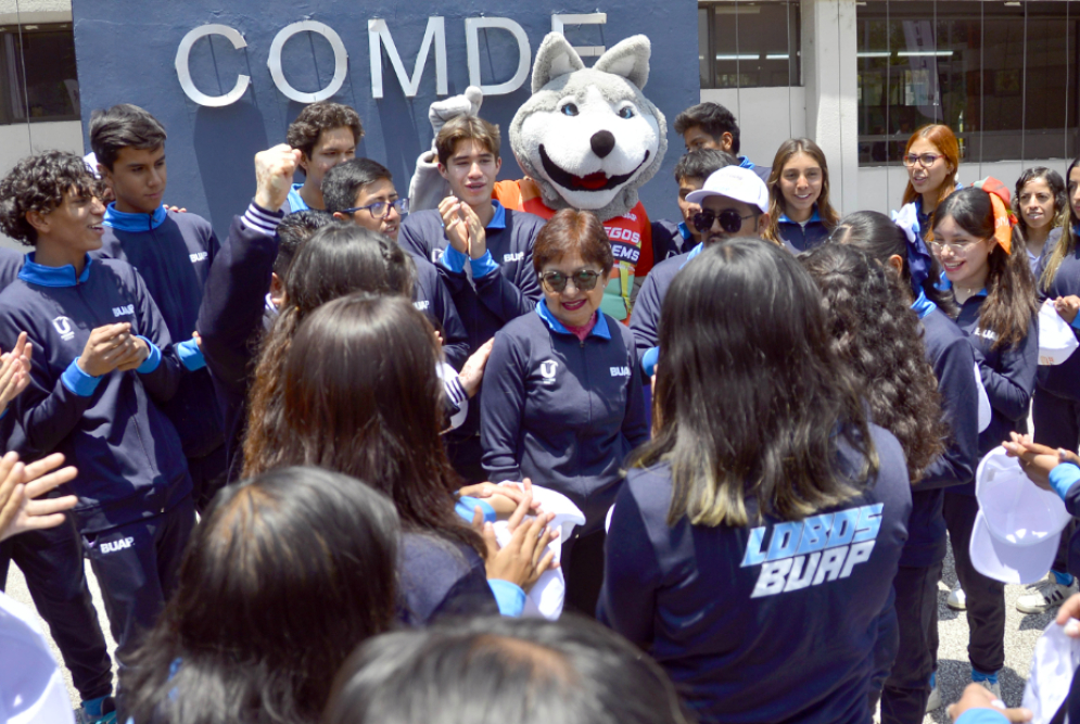 Entrega Rectora Lilia Cedillo uniformes a equipos representativos BUAP que participarán en JUDENEMS Puebla 2024