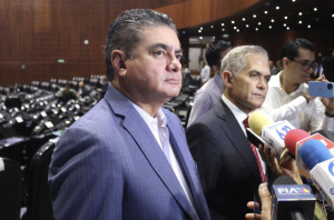 Luis Espinoza Cházaro renuncia al PRD; acusa cerrazón de la dirigencia
