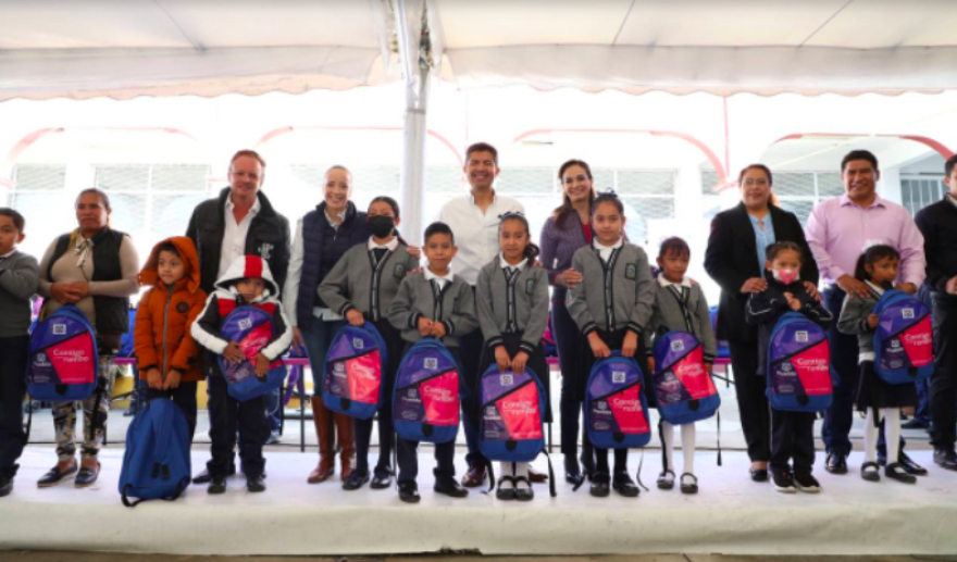 Entregan 10mil kits de útiles escolares en juntas auxiliares