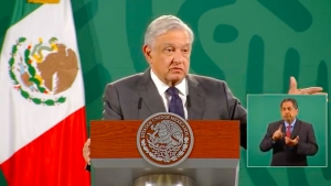 AMLO presume que CEO de Pfizer aseguró que México es ejemplo de aplicación de vacunas