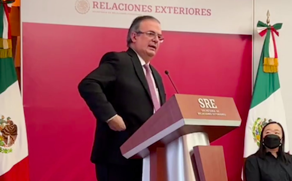 Ebrard culpa a las armas de Estados Unidos por asesinatos a periodistas en México