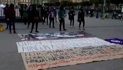 Feministas protestan contra Félix Salgado frente a Palacio Nacional "depredador sexual"