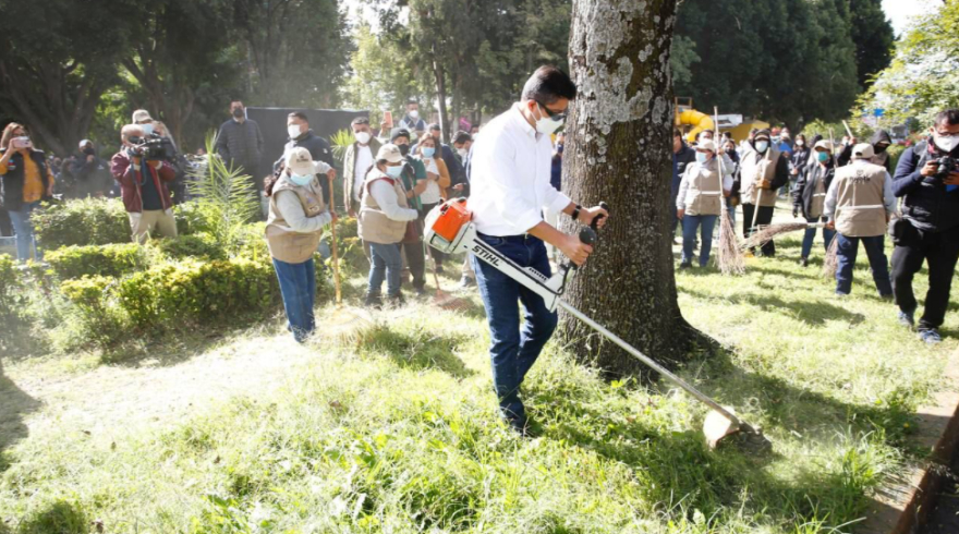 Lalo Rivera arranca programa de mantenimiento a camellones y parques