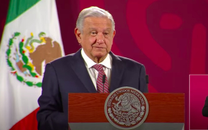 AMLO acusa que hay medios en los que “hasta parece requisito” hablar mal de él