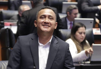 Morena presume como logro que no permitieron imitación de huaraches oaxaqueños hechos por Adidas