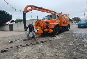 Realiza CAPAMH plan de limpieza de coladeras y desazolve en el pueblo de Benito Juárez