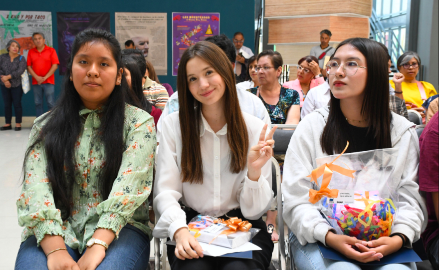 Premia BUAP a ganadores de concursos interprepas del conocimiento en diversas disciplinas