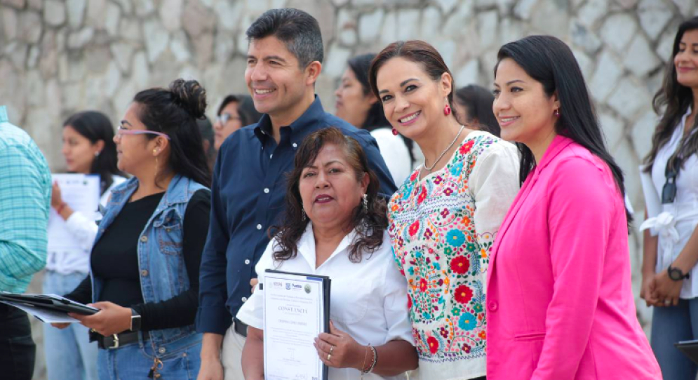 Entregan a 35 mujeres constancia certificada por la Secretaría del Trabajo y Previsión Social