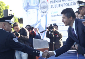 Administración de Eduardo Rivera condecora a 9 elementos destacados en la Policía Municipal