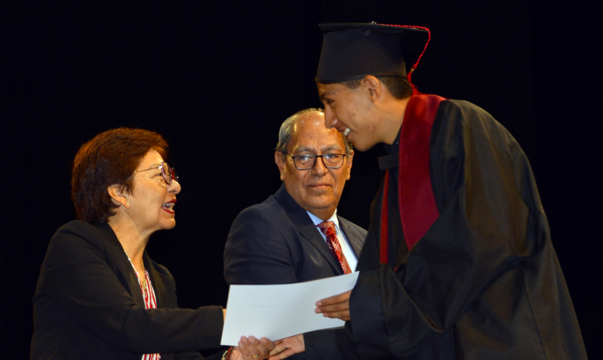 Lilia Cedillo preside ceremonias de graduación del nivel medio superior y de posgrado