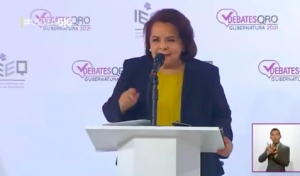 Candidata de Morena olvida prepararse para el debate y lee casi todos sus argumentos