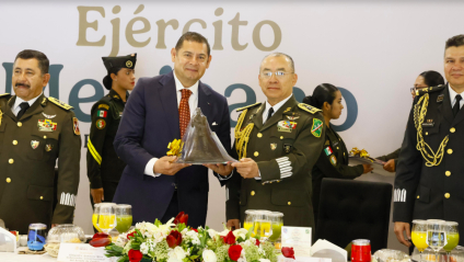 Armenta asiste a la celebración del Día del Ejército Mexicano