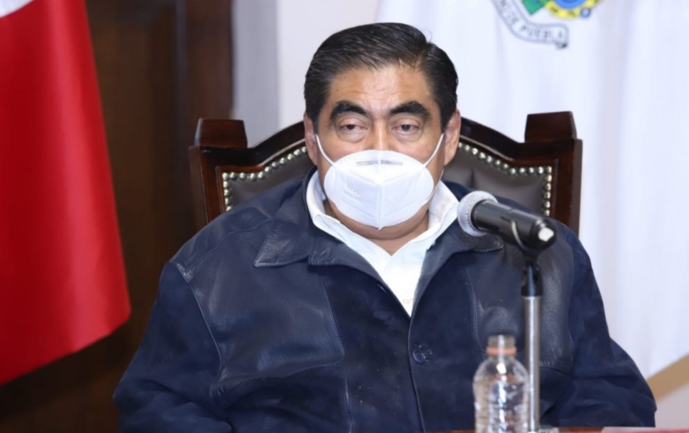 Sostiene Barbosa reunión con afectados por el socavón en Zacatepec, “se llegó a acuerdos entre el gobierno y cada uno de los interesados”