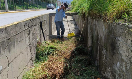CAPAMH realiza limpieza del canal en Bulevard Cuamanco