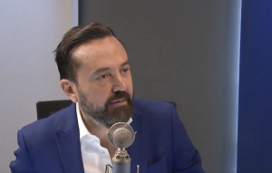 Diputado de Morena Arturo Ávila presume que compró mansión de 4.5 mdd en EU con sus “ahorros”