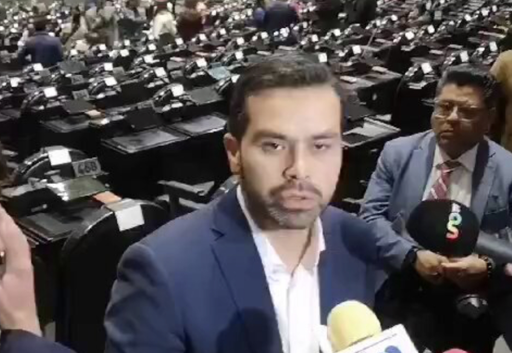 Álvarez Máynez dice que si es necesario se disculpa por video echando chupe junto a Samuel y a Ernesto Pato