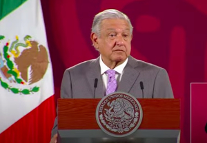 AMLO insiste en que adversarios utilizan niños con cáncer para atacar a su gobierno