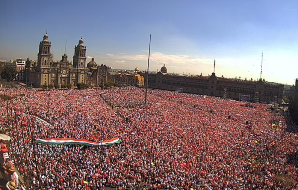 Oficialismo asegura que sólo 90 mil personas acudieron a la marcha en defensa del INE; PAN señala que fueron 500 mil ciudadanos libres