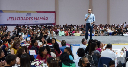 Mario Riestra celebra el Día de las Madres en encuentro con mujeres poblanas
