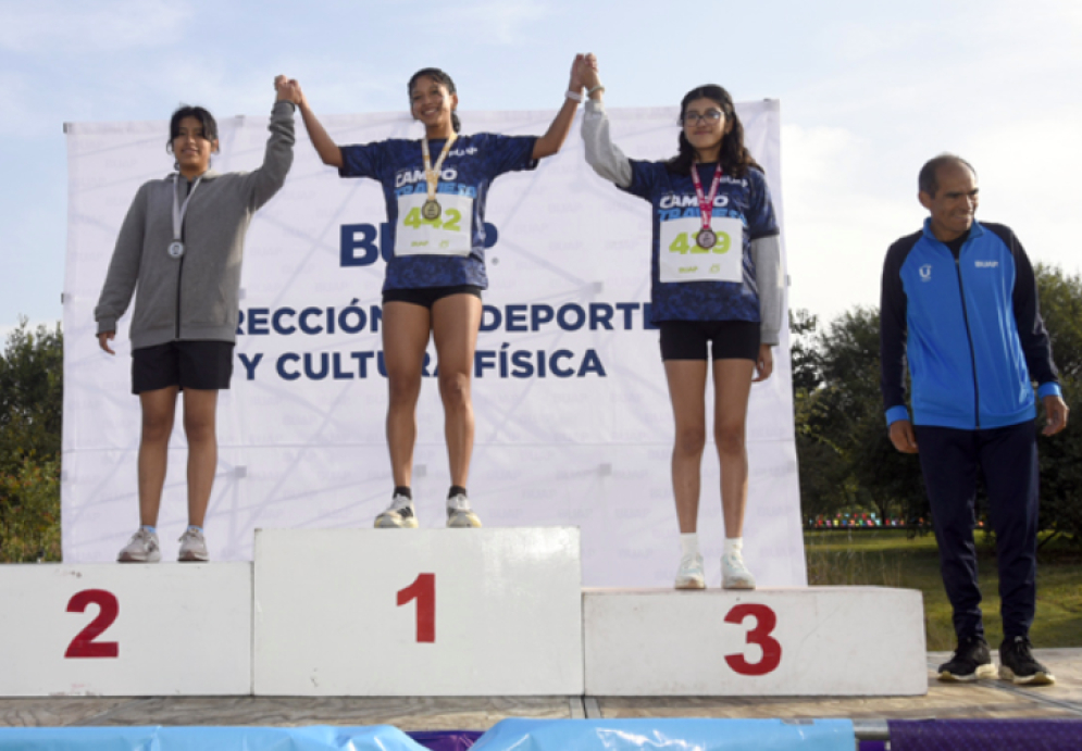 Se lleva a cabo la carrera Campo Traviesa en el Jardín Botánico de CU