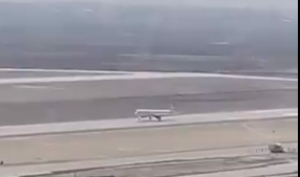 Presume Ebrard primer avión comercial  que aterriza en Aeropuerto Felipe Ángeles