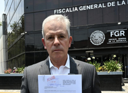 PAN presenta denuncia contra Ebrard por utilizar embajada de Reino Unido para fines personales