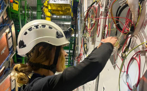 Estudiante de la FCFM-BUAP, galardonada en Suiza con el CMS Award 2025