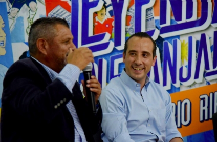 Mario Riestra presenta su libro "Leyendas Enfranjadas" en la UDAL