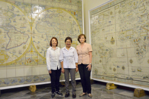 Lilia Cedillo visita la exposición El Arte de la Cartografía en Talavera Poblana