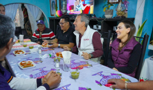 Pepe Chedraui recorre colonias de Puebla previo a la navidad