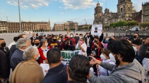 Madres de desaparecidos se manifiestan afuera de Palacio Nacional