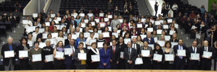 Entregan reconocimientos a primer y segunda generación de Universidad para Adultos BUAP