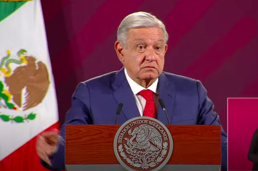 AMLO califica de “mantenidos” y “buenos para nada” a funcionarios del INE