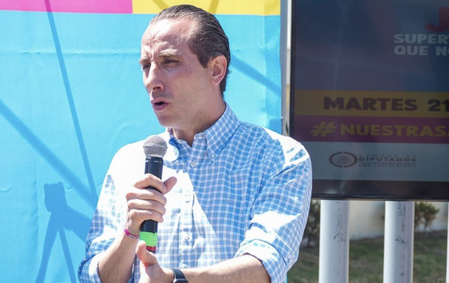 Mario Riestra reclama a Zoé Robledo por olvidar construcción de San Alejandro para irse a campaña de Chiapas