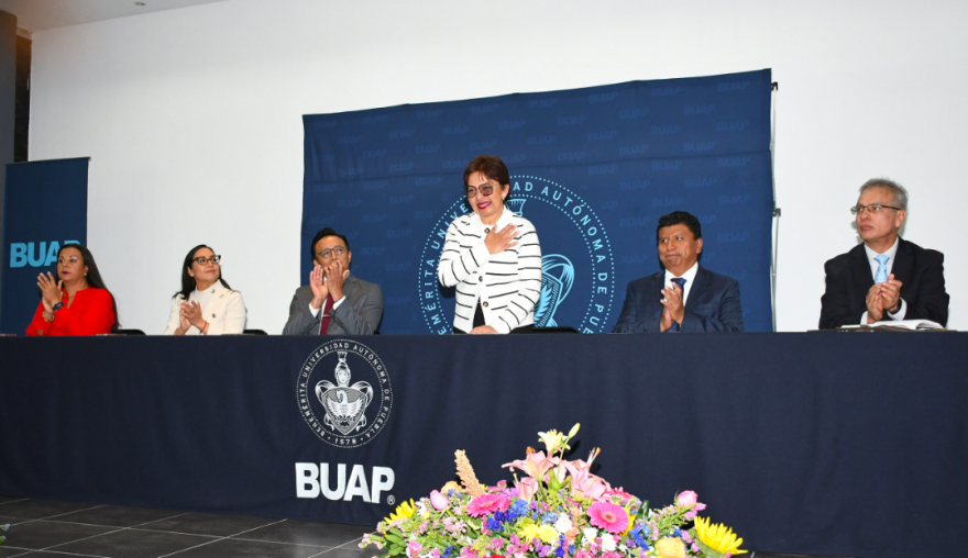 Toma protesta al nuevo director de la Facultad de Economía de la BUAP