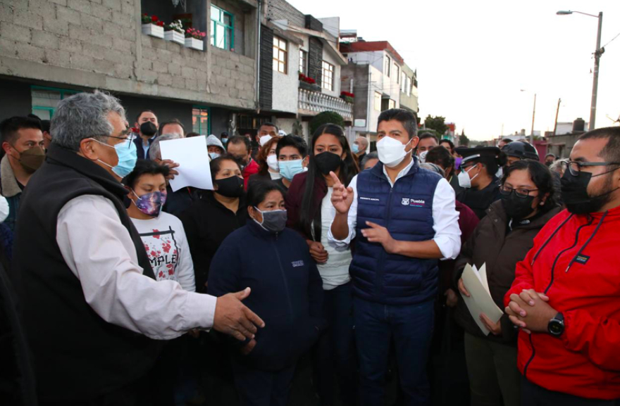 Lalo Rivera hace caminata con vecinos de la Joaquín Colobres 