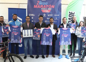 Comuna presenta medalla del Medio Maratón Puebla 2023