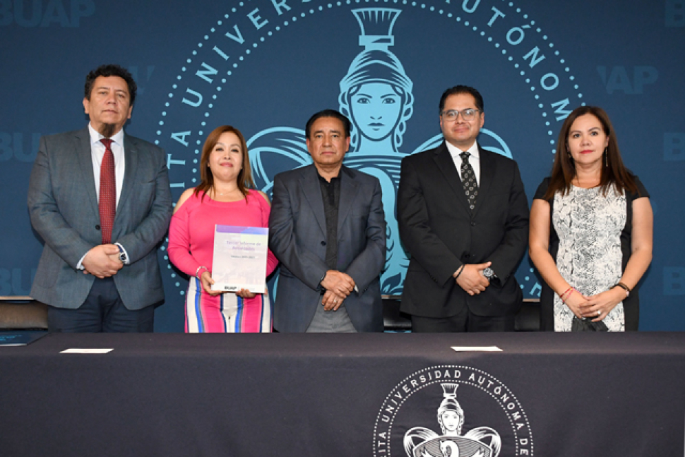 Presenta tercer informe dirección de facultad de comunicación BUAP