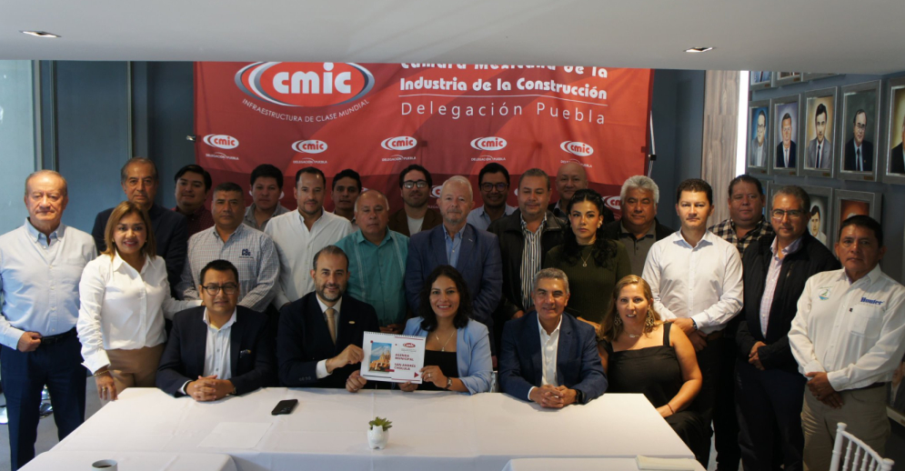 Empresarios CMIC y Lupita Cuautle sostienen reunión