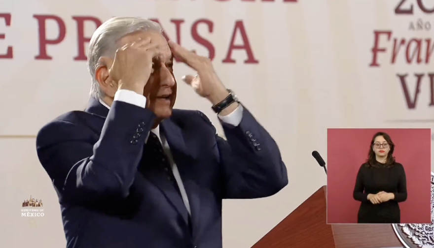 AMLO reclama al INE por orden de bajar publicación donde entrega bastón de mando a Sheinbaum