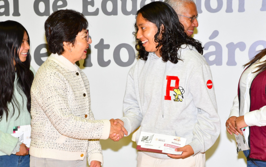 Lilia Cedillo encabeza entrega de tarjetas de la Beca Universal de Educación Media Superior “Benito Juárez”