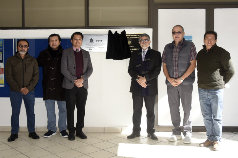 75 años de excelencia: La FCFM-BUAP devela placa conmemorativa