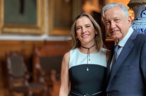 AMLO y Beatriz Gutiérrez buscan convertir sus nombres en marcas