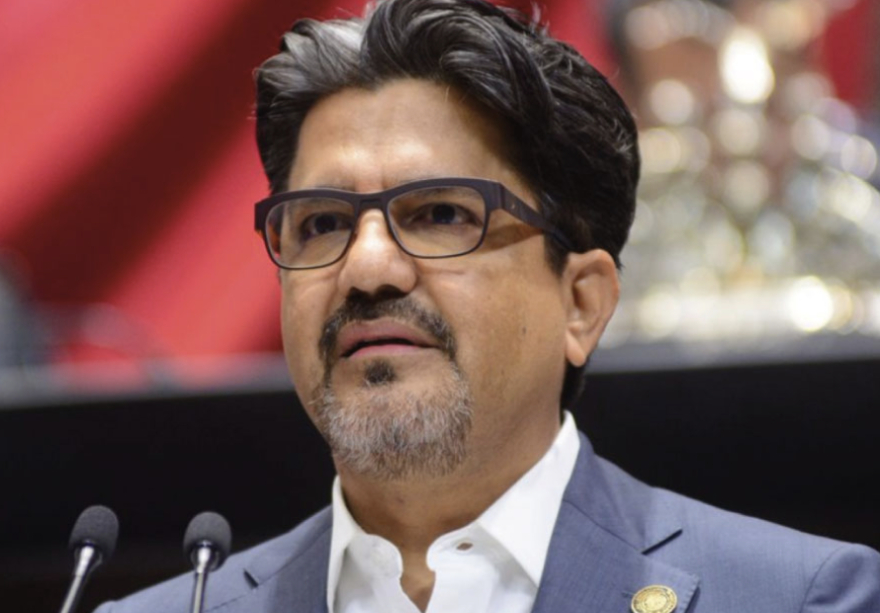 Va PVEM por prohibición total de celulares en educación básica